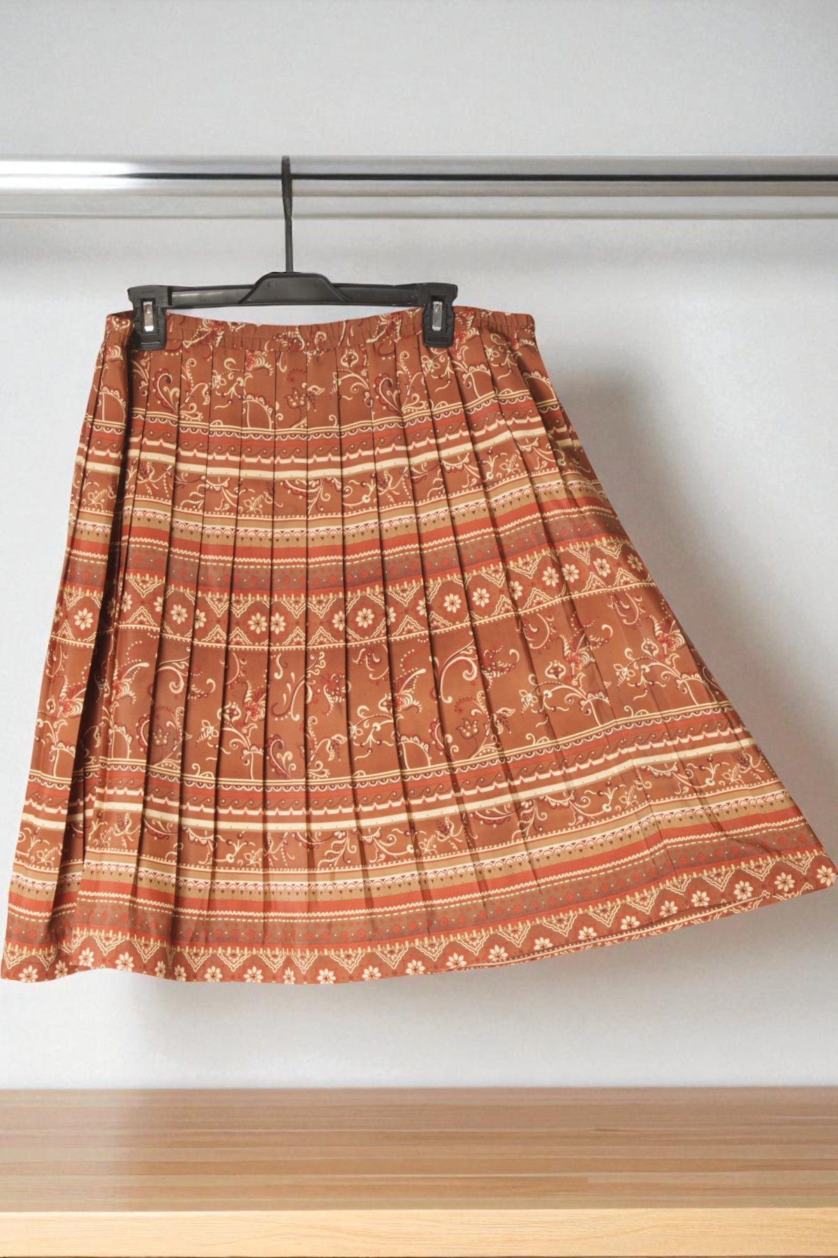 Leslie Fay, Sz: L